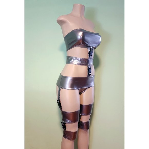 Custom Shiny Silver Stretch PVC Leeloo Inspired Costume By Artifice Clothing SM - Picture 2 of 6